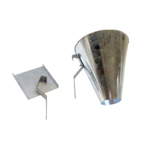 Slaktetrakt med veggfeste for høns